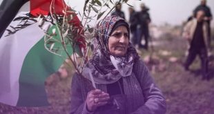 ” المرأة الفلسطينية ” ترمز  لنساء العالم بأم الشهداء والأسرى
