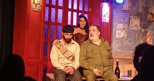 مسرحية La vie en rose المهاجر اللبناني الباحث عن الأمل