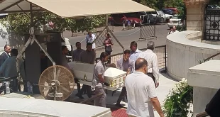 بالصور وزير الثقافة المصرية ونجوم الفن بجنازة لطفي لبيب