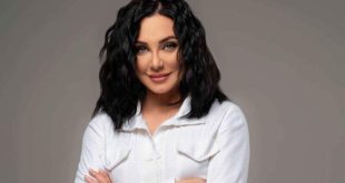 حظر اعمال سلاف فواخرجي لدفاعها عن جرائم الأسد