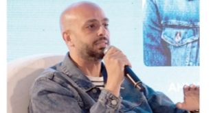 الكاتب احمد مراد:”لا أسير على خطى نجيب محفوظ ولحظة حولتني من مصور لكاتب”