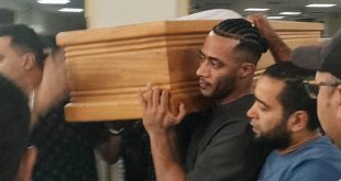 بعد ان كشف عن سبب الوفاة.. محمد رمضان يبكي ويدعو لوالده ونجله بحاله حزن