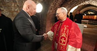 “نعمة على نعمة” في عنّايا .. قداسة البابا لاون الرابع عشر يزور ضريح القدّيس شربل