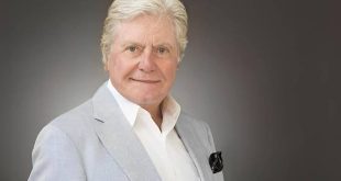 حسين فهمي:” لهذا السبب استقلت من المهرجان على المسرح ولي نظرتي الدولية”