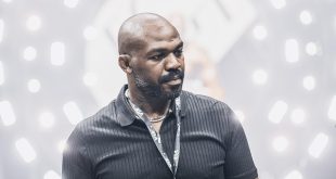 الاتحاد الدولي للملاكمة يضم جون جونز سفيراً عالمياً للملاكمة بدون قفازات