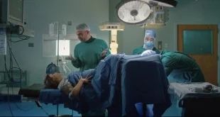 مؤلف “الكينج”يرفض اعتذار محمد عادل امام عن مشهد الولادة !!