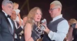 عمرو دياب يُحرج يسرا والفيديو يُشعل السوشيل ميديا !!