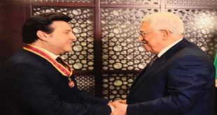 الرئيس الفلسطيني محمود عباس معزياً بهاني شاكر