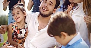 كورال من الهند واليابان وإندونيسيا يشارك الحسن عادل في «نبينا محمد نبينا»