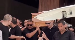 نجوماً تغيبوا عن حضور جنازة هاني شاكر وهم…؟ ورامي صبري شال النعش على كتفه !!