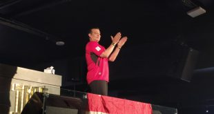 إيهاب توفيق يحتفل بتأهل منتخب مصر إلى دور الـ16 بالمونديال في حفل كامل العدد بالزمالك